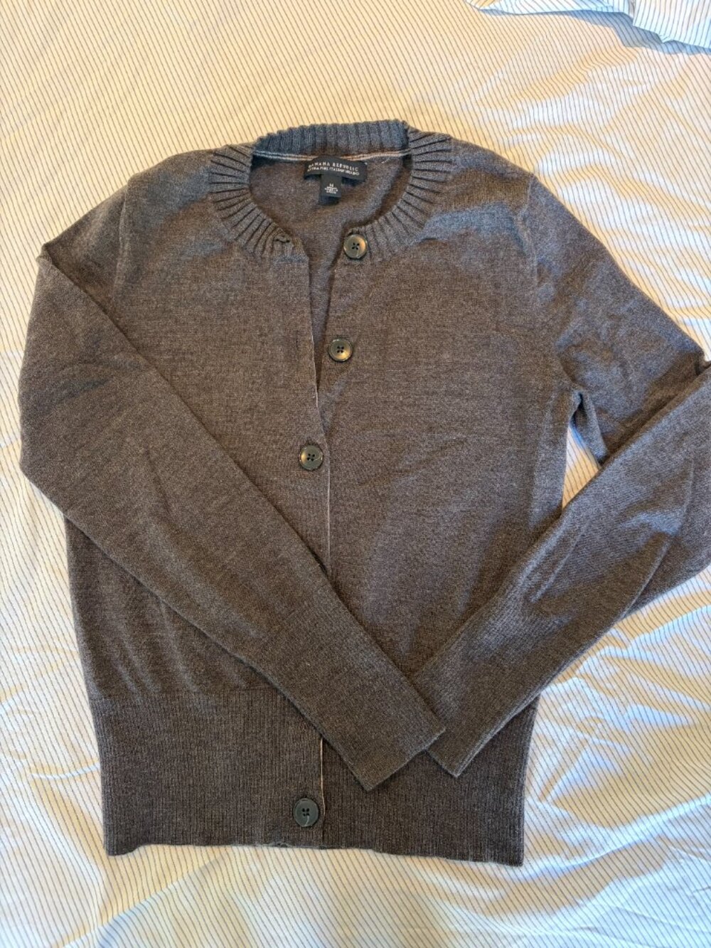 Banana Republic Merino Wool Charcoal Grey Cardigan - Picture 5 of 6